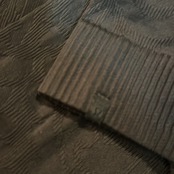 Lululemon , Restless half zip , size 8 , EEUC - Picture 3 of 3